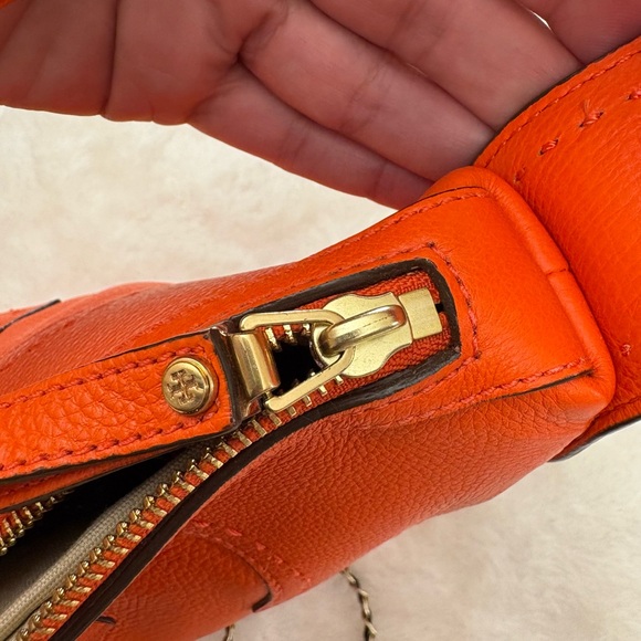 Tory Burch NWOT No callouts. Plastic on T. Fire Orange 🔥 Leather Crossbody Hobo - Picture 6 of 16